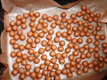 pregatiri pentru noul sezon - 2013 - bomboane pentru mustaciosi  - gedc0270.JPG